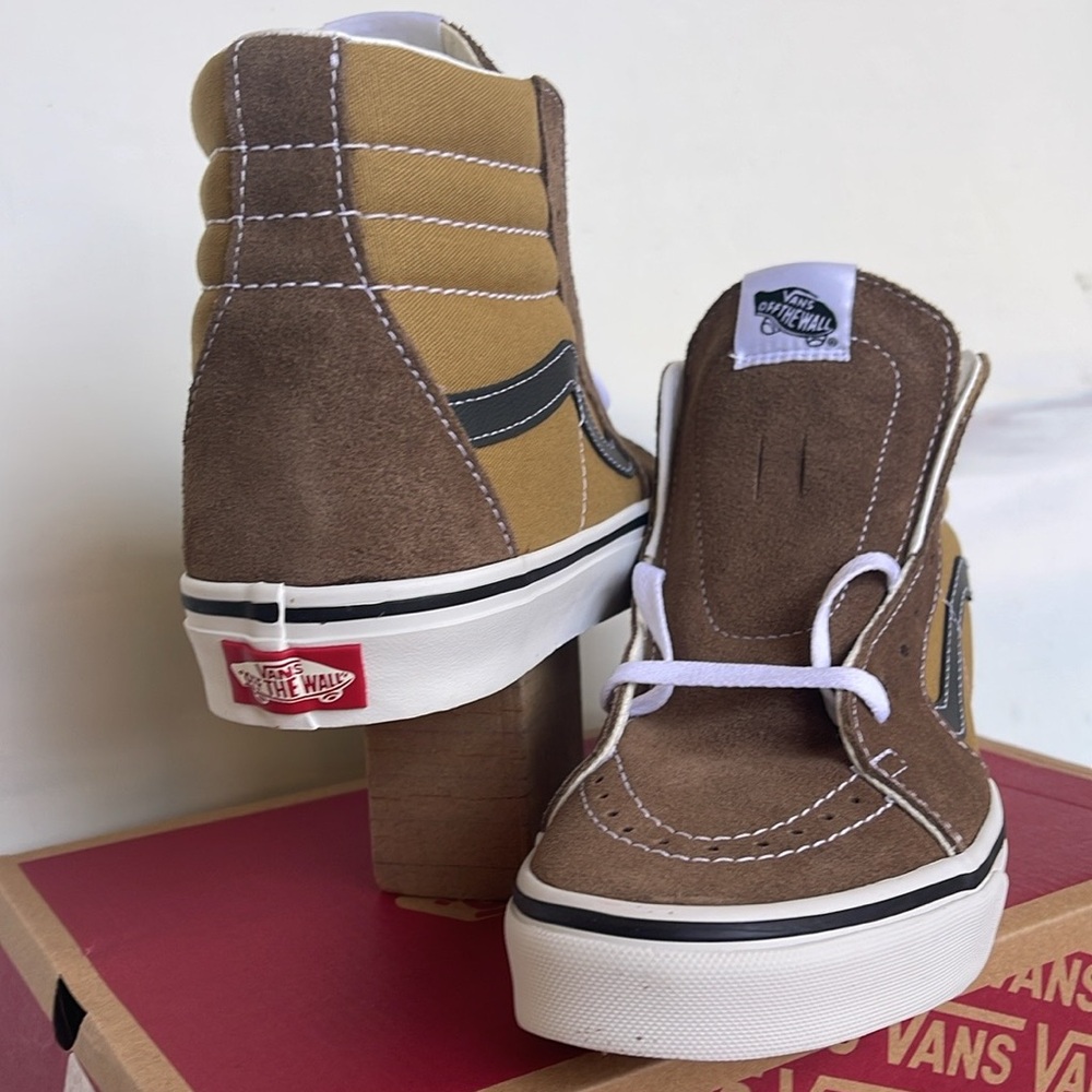 Vans Men’s Sk8-Hi Canvas/Suede Pop Brown/Mu
VN000CMXBF0
Sneakers - Picture 8 of 16